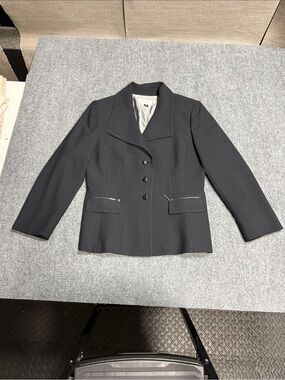 Tahari Black Structured Textured Blazer with Zip Pockets